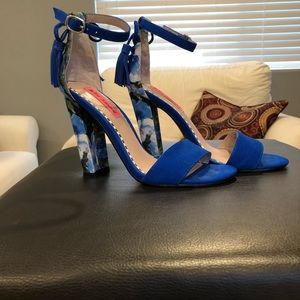 Betsey Johnson Rakko shoes in 6.5